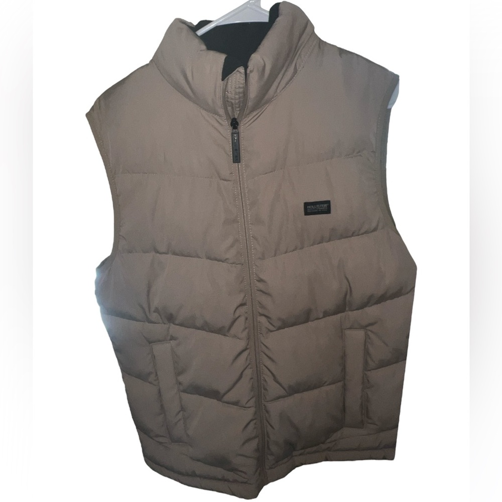 hollister puffer vest